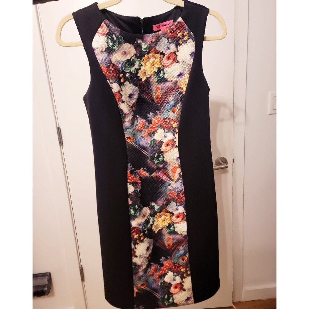 BETSEY JOHNSON Floral Dress with Quilt Texture. Size 2.